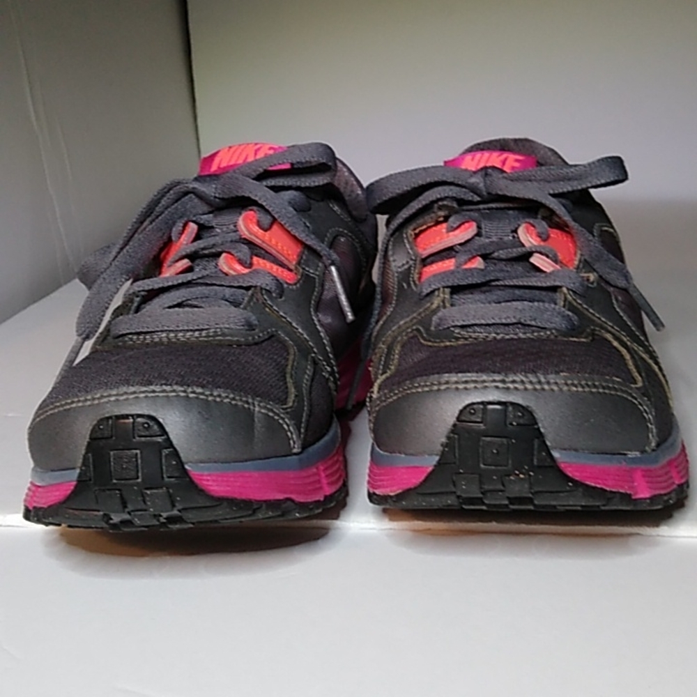 Nike wolmen's Dual Fusion ST2 .454249-066 Sz 8, Gray/Pink.Pre-owned